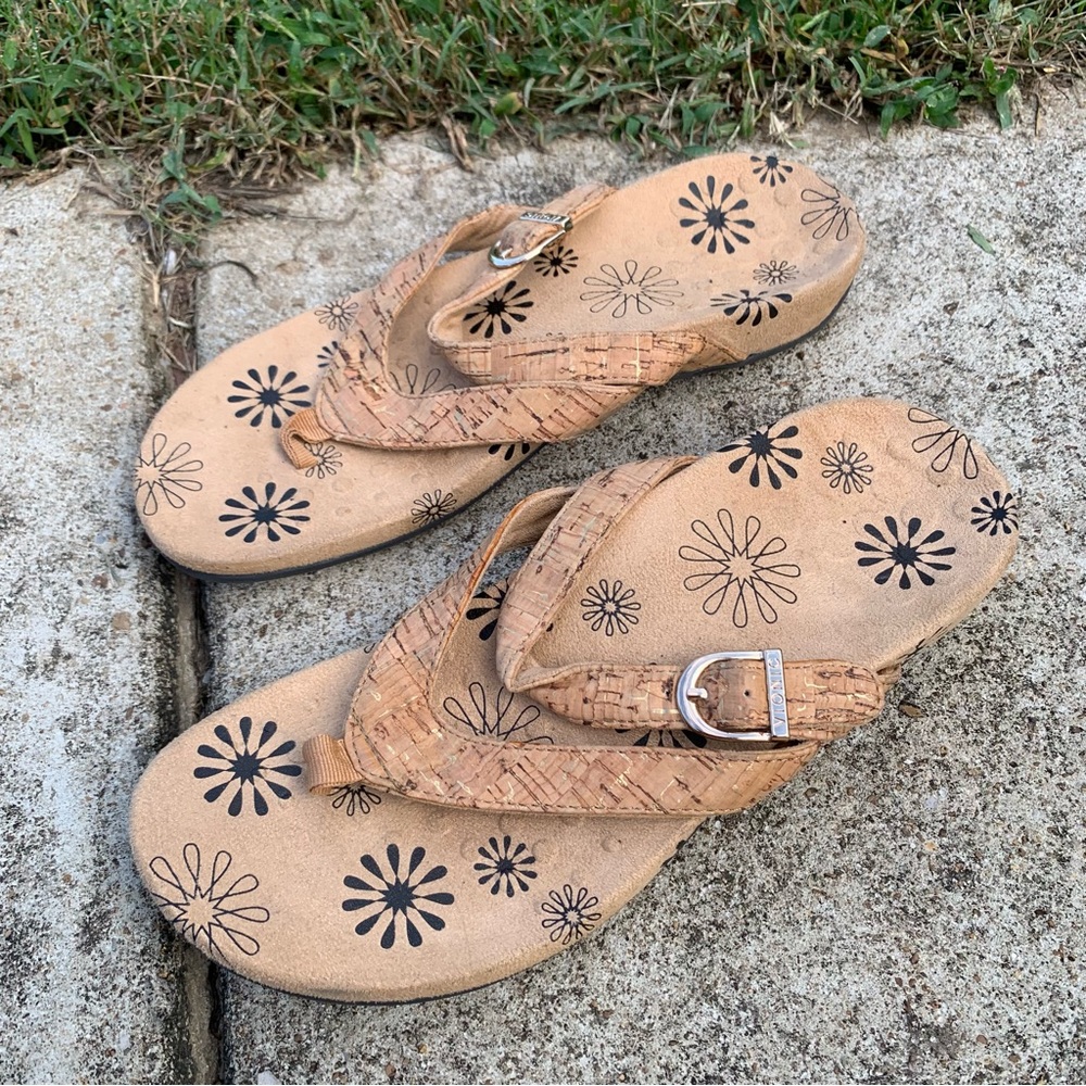 Vionic Tan Sandals Women’s 6